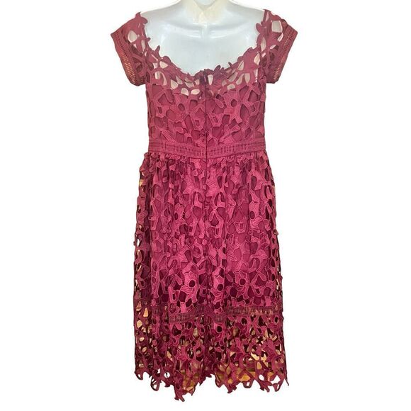 Chi Chi DREAM DATE OFF SHOULDER CROCHET LACE MIDI DRESS in Red NWT Size 8 - Picture 3 of 6